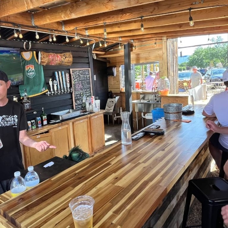 Patio Rentals at Piggin' Out Smokehouse