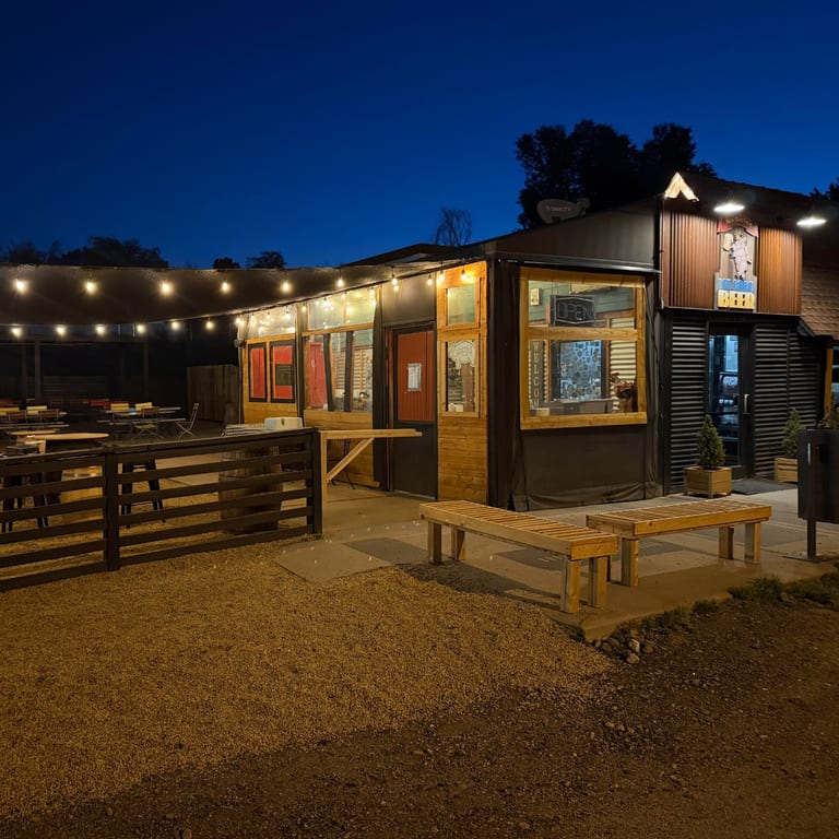 Welcome to Piggin' Out Smokehouse