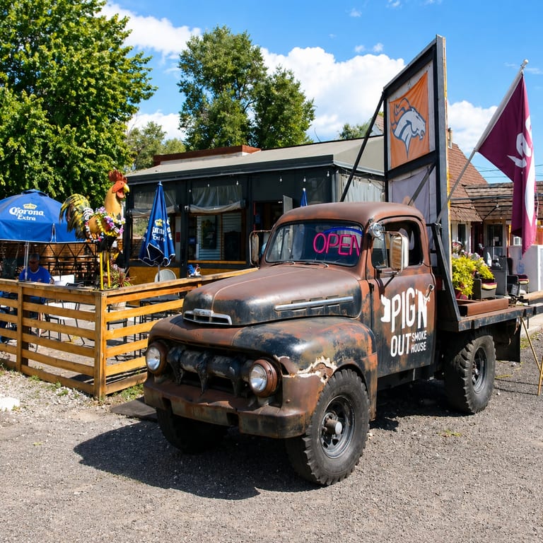 Welcome to Piggin' Out Smokehouse